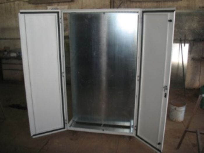 GABINETE AUTO SOPORTADO 